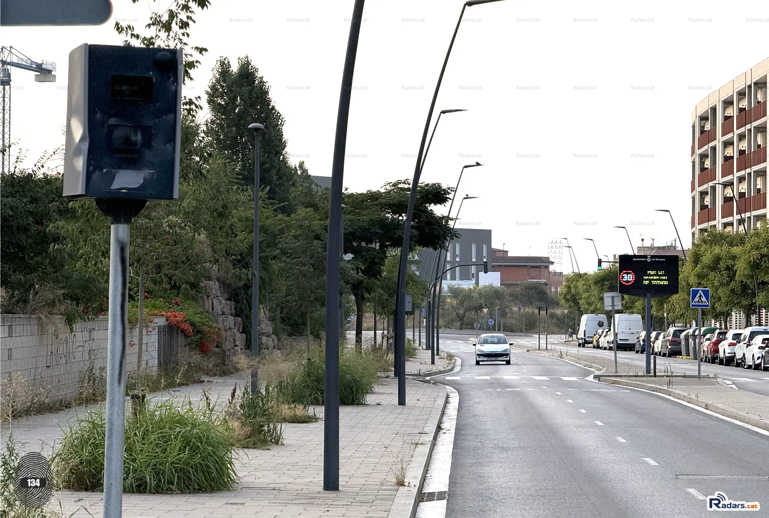 Foto frontal del radar de velocitat Multaradar C situat a la carretera de Rellinars a Terrassa